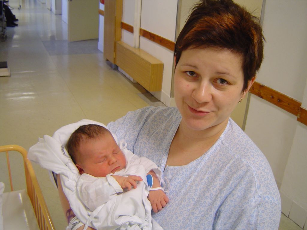 Lenka s malym třetí den.JPG